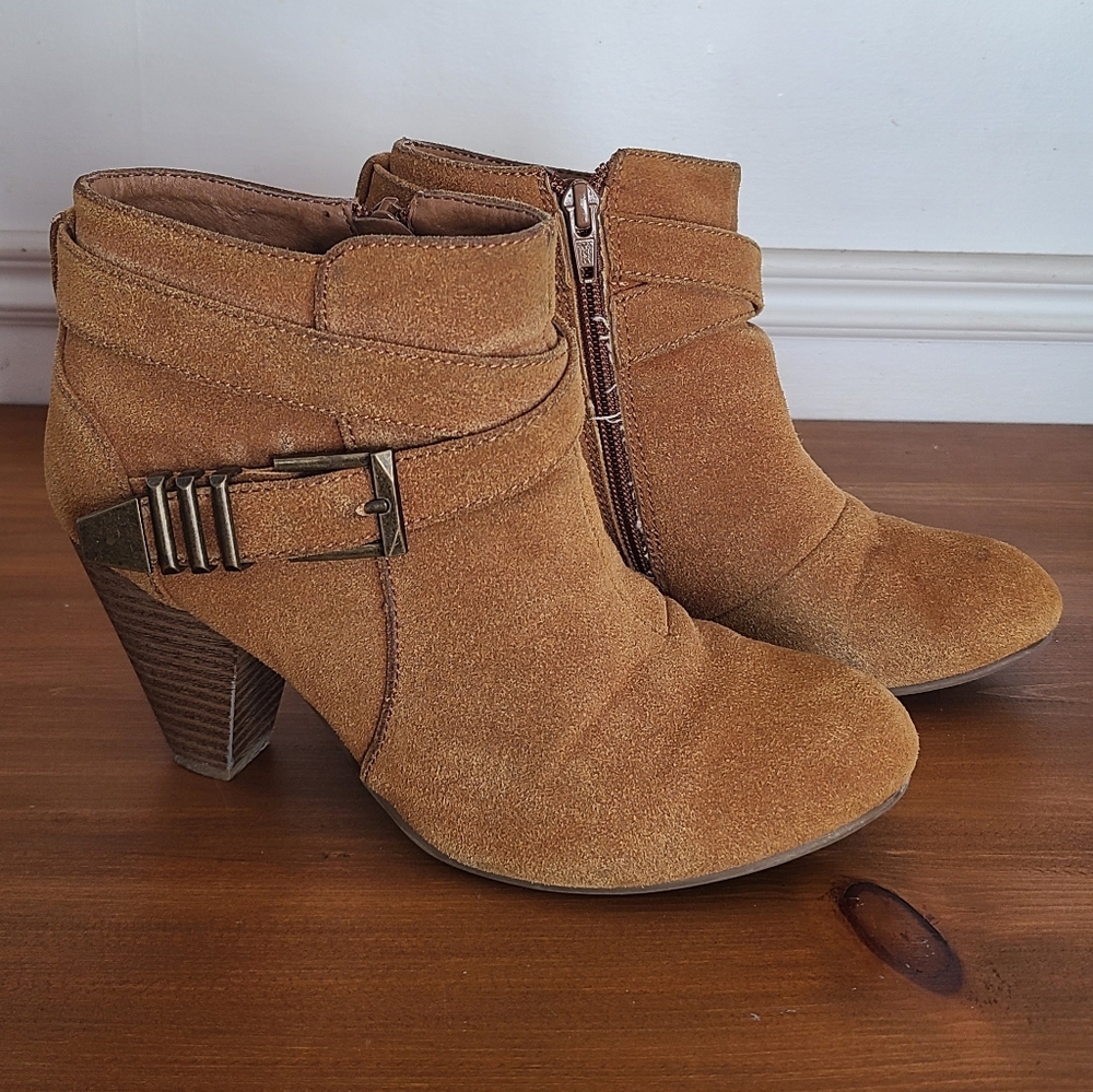 Tan Suede Ankle Boots With Square Heels - Size 7